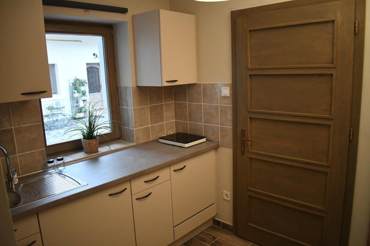 Vatus Apartmanhaz Vác Buitenkant foto