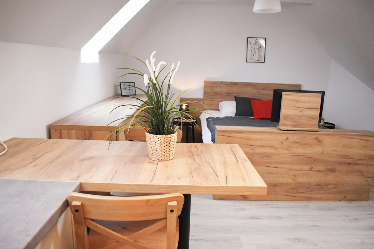 Vatus Apartmanhaz Vác Buitenkant foto