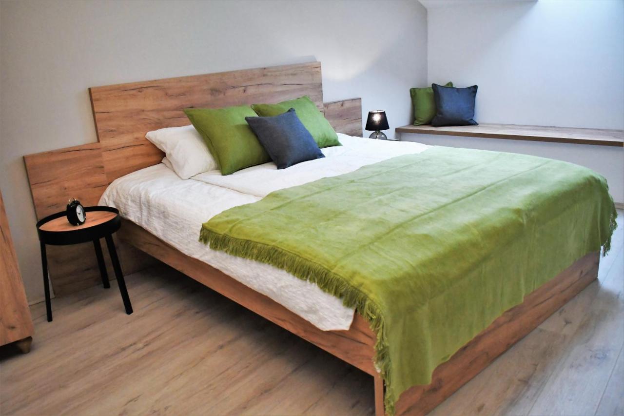 Vatus Apartmanhaz Vác Buitenkant foto