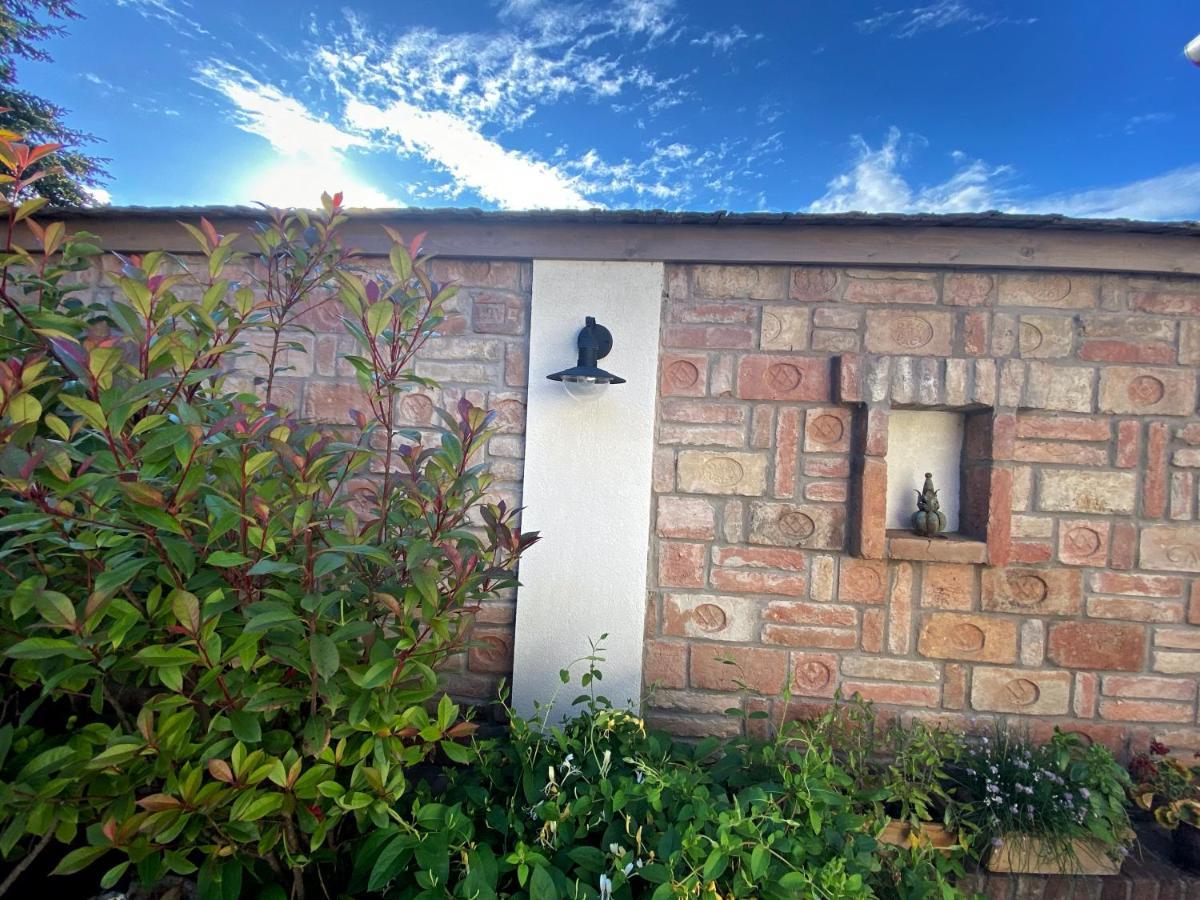 Vatus Apartmanhaz Vác Buitenkant foto