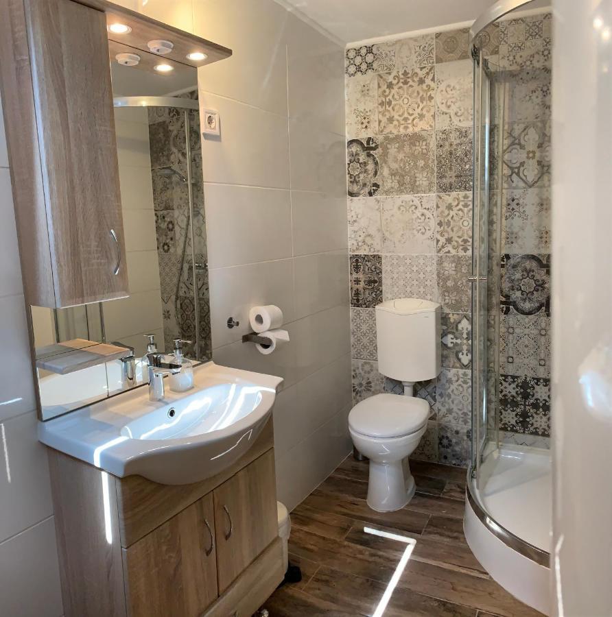 Vatus Apartmanhaz Vác Buitenkant foto