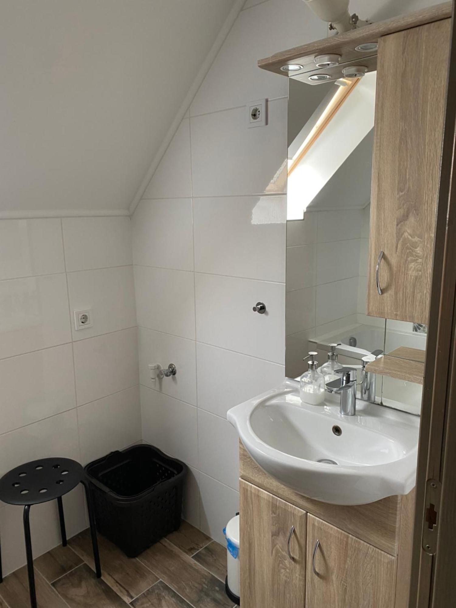Vatus Apartmanhaz Vác Buitenkant foto