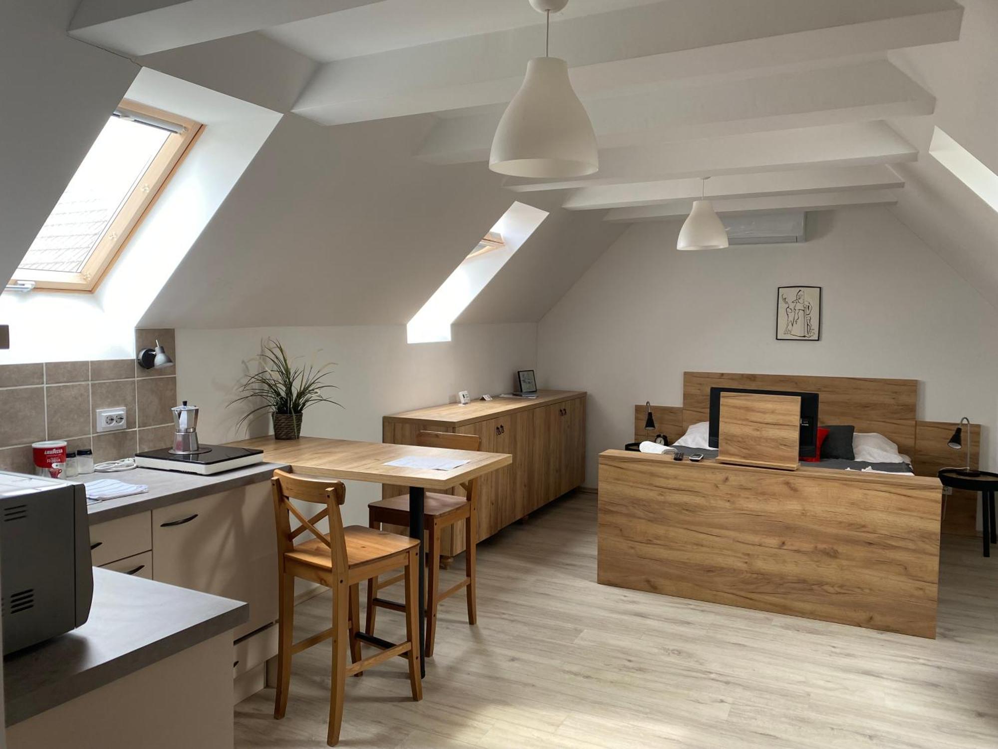 Vatus Apartmanhaz Vác Buitenkant foto