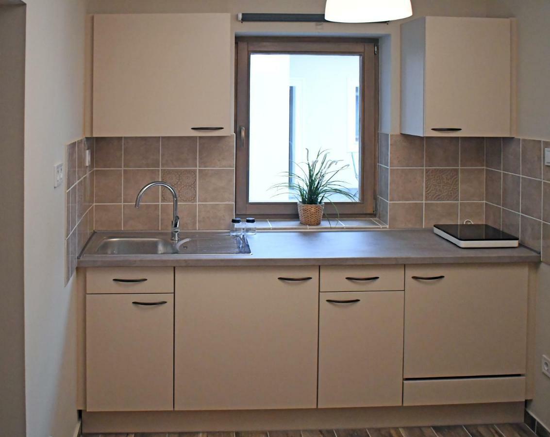 Vatus Apartmanhaz Vác Buitenkant foto