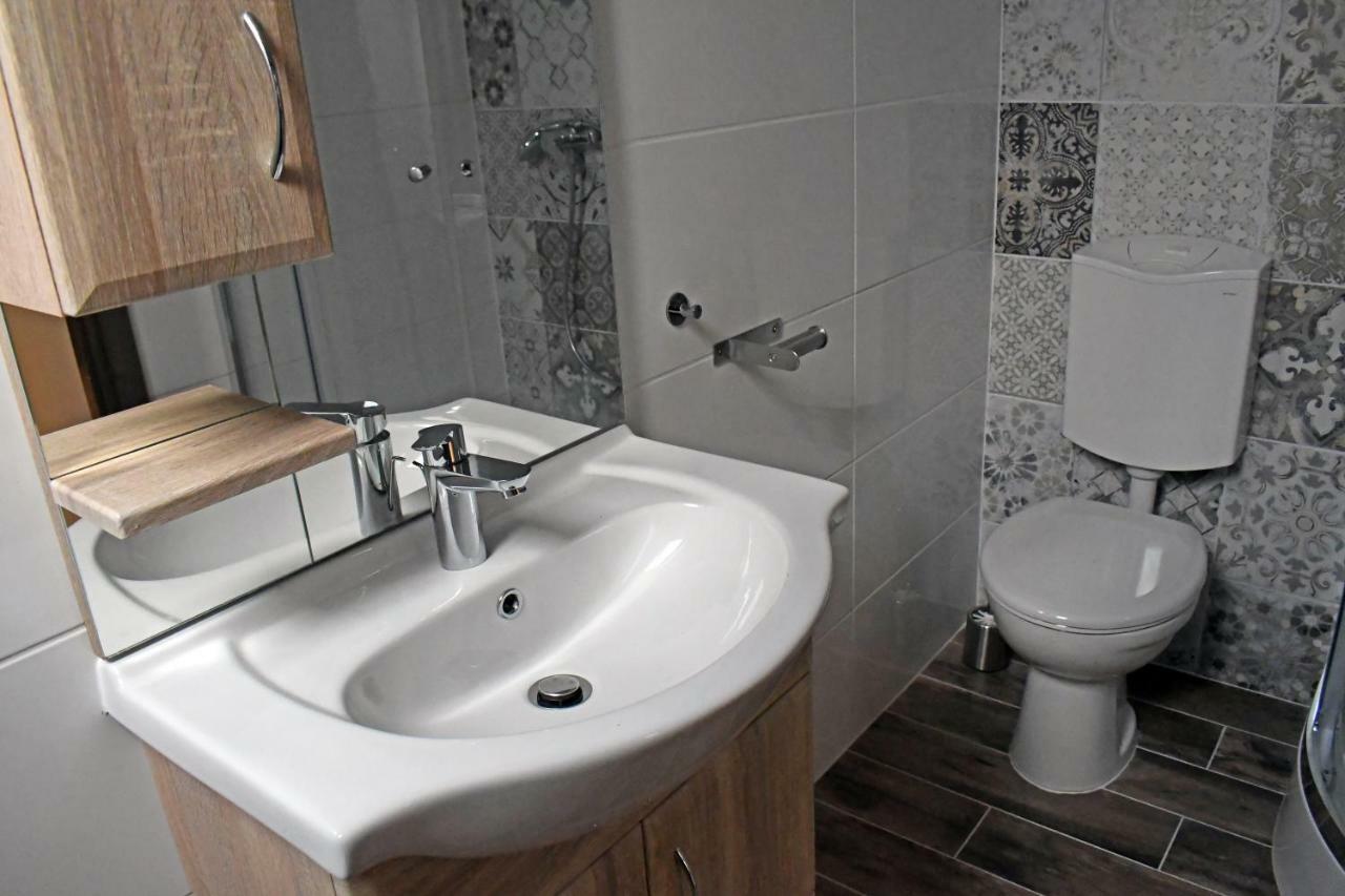 Vatus Apartmanhaz Vác Buitenkant foto