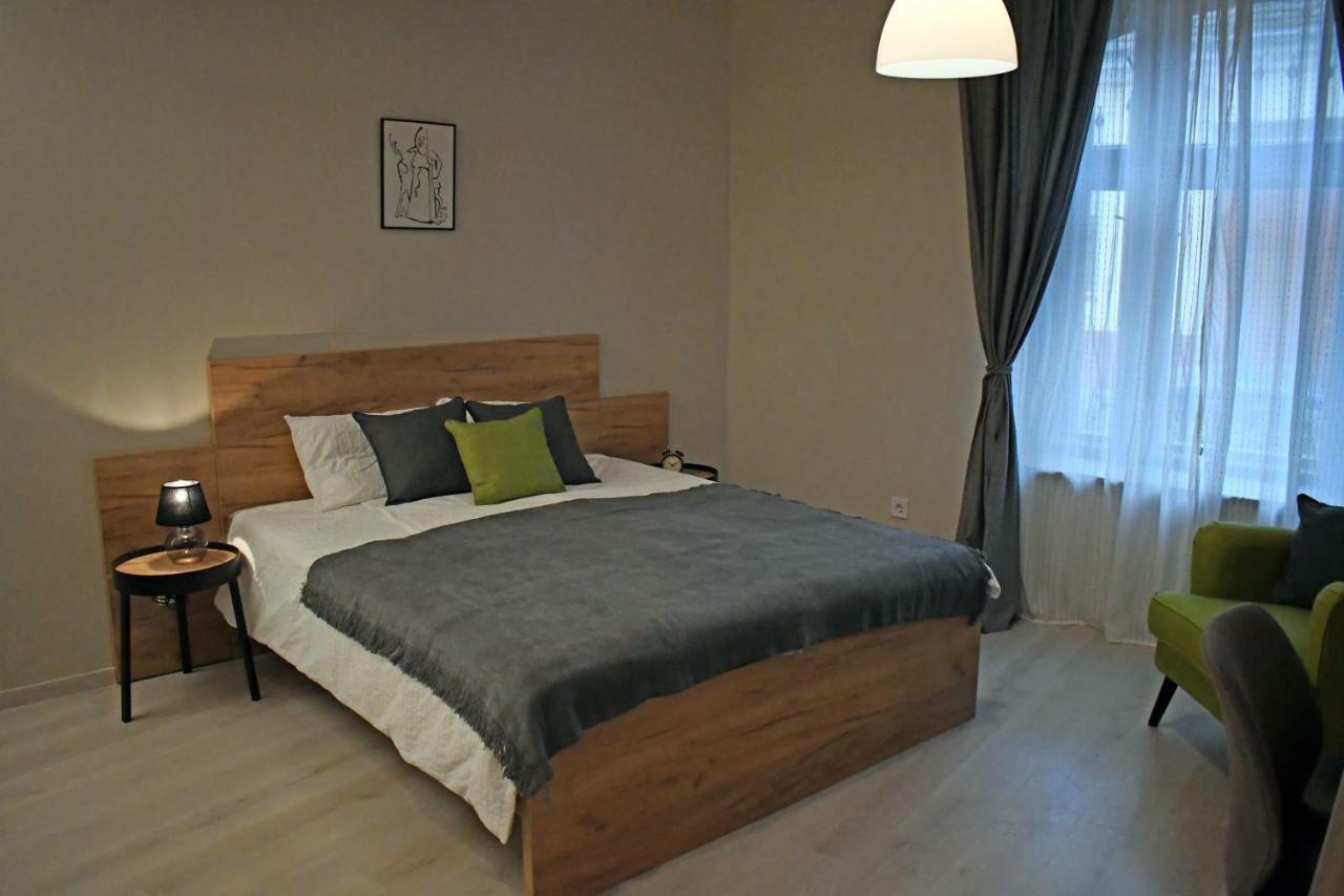 Vatus Apartmanhaz Vác Buitenkant foto