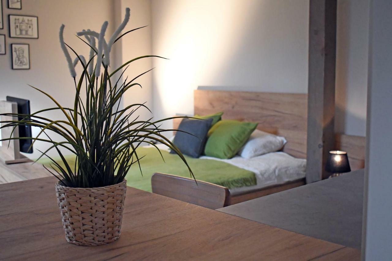 Vatus Apartmanhaz Vác Buitenkant foto